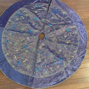 Christmas tree skirt